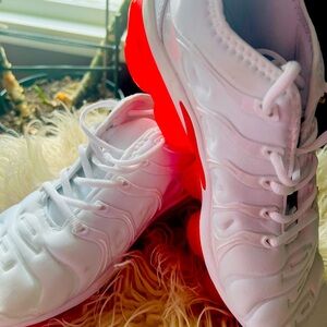 Men’s Footwear Size 11 USA